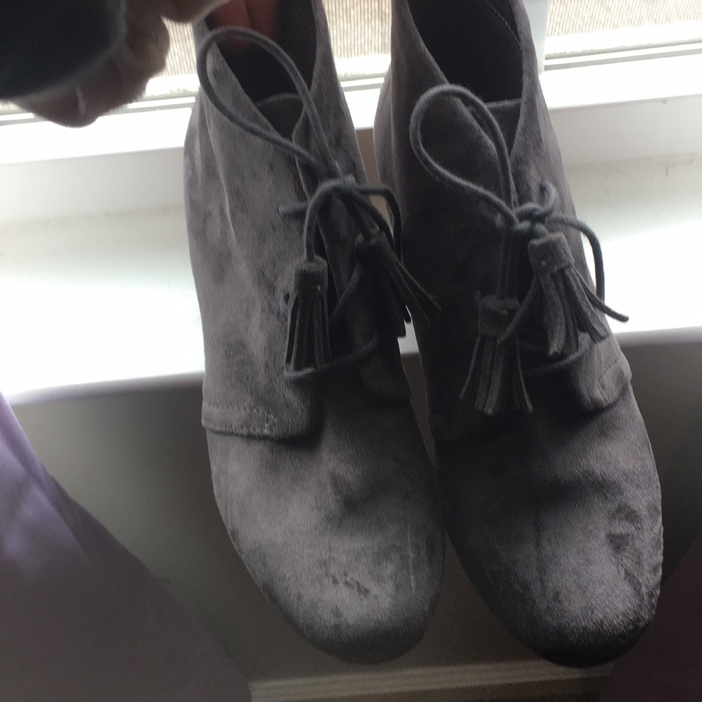 gray wedges